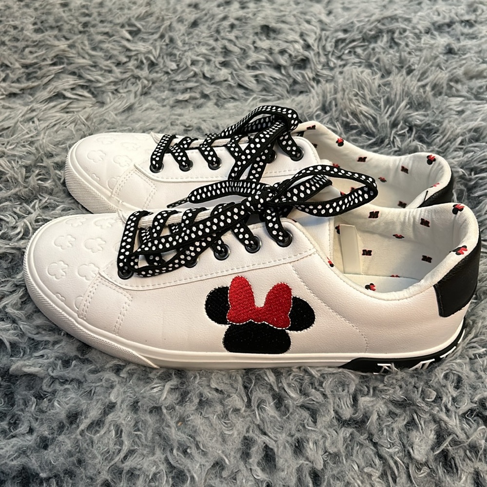Sz 9 Minnie Sneakers